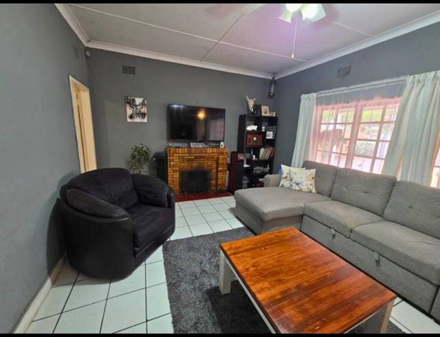 4 BEDROOM HOUSE FOR SALE IN PARKDENE